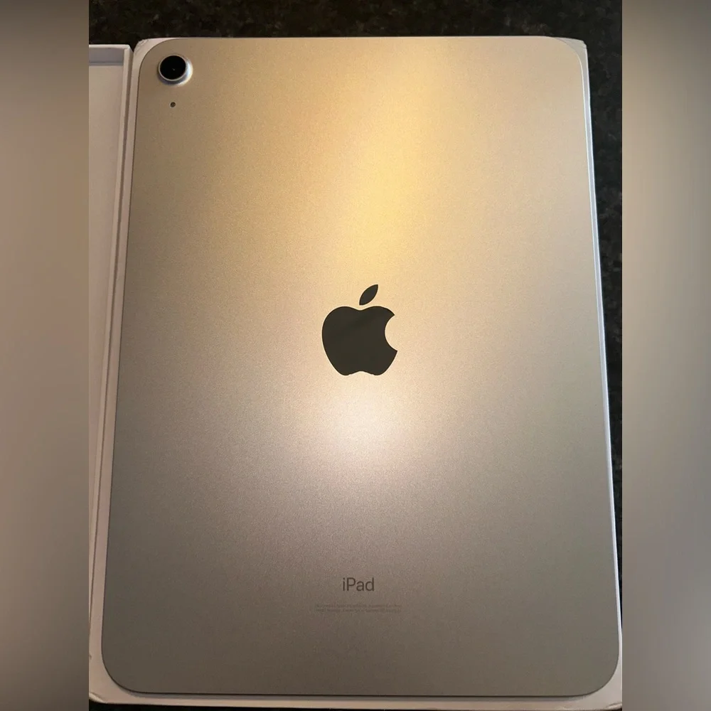 10.86in 10th Generation Silver 64GB Wi-Fi Apple iPad